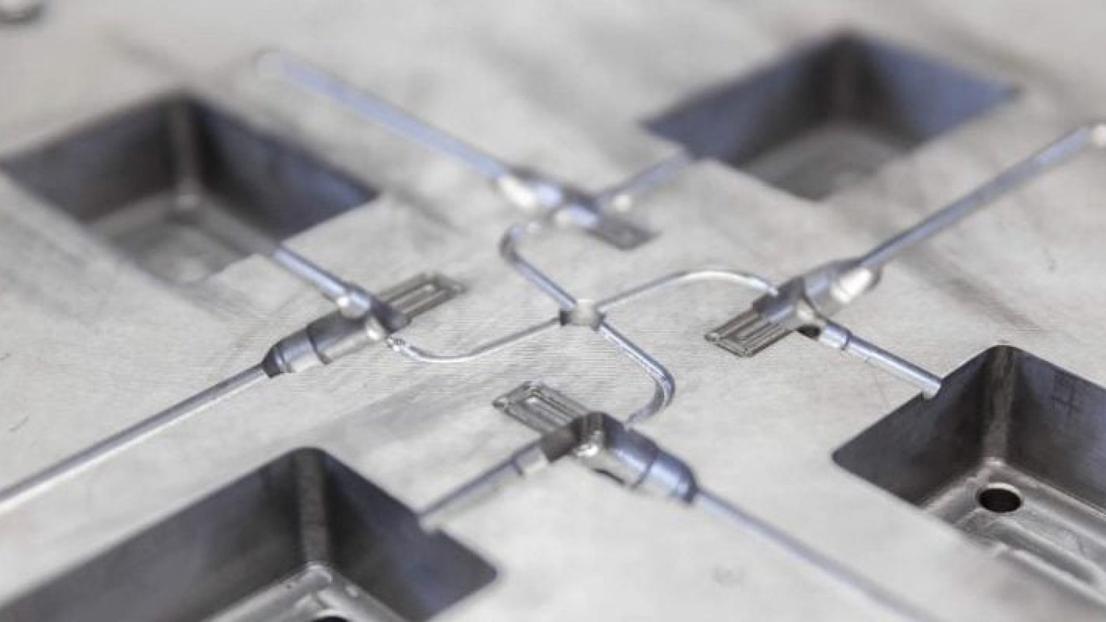 injection-molding-800x533-panorama.jpeg