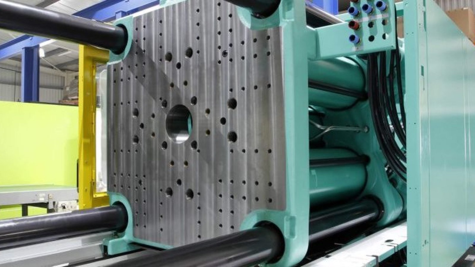 injection-molding-machine-800x533-panorama.jpeg